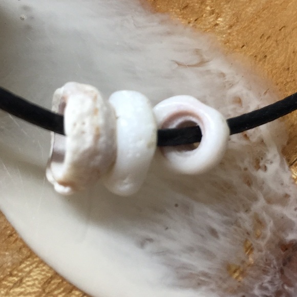 🖤Hawaiian puka shell handmade necklace - Picture 5 of 12